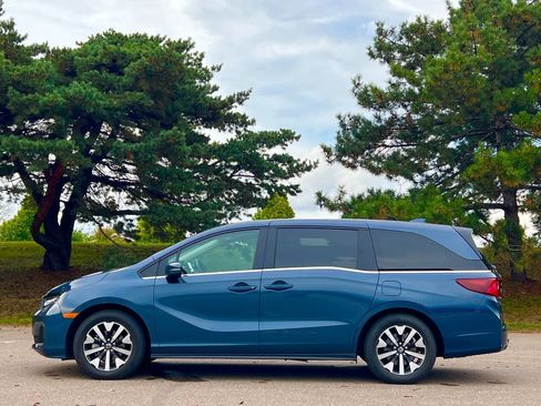 Used 2025 Honda Odyssey EX-L image 8