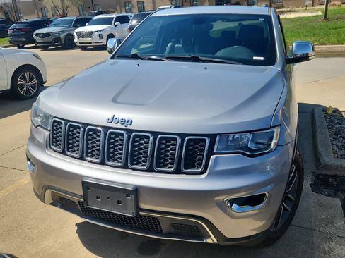 Used 2018 Jeep Grand Cherokee Limited image 2
