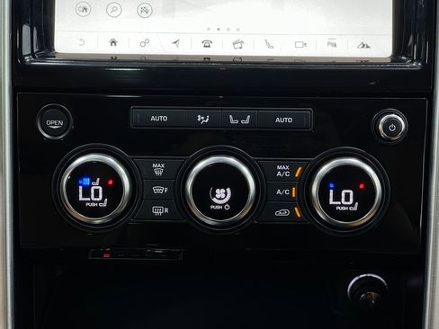 Used 2018 Land Rover Discovery HSE Luxury AWD/4WD image 25