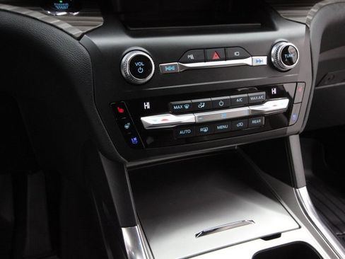 Used 2020 Ford Explorer Limited image 21