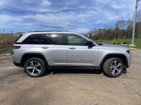 New 2026 Jeep Grand Cherokee Limited w/ Luxury Tech Group II RWD image 36