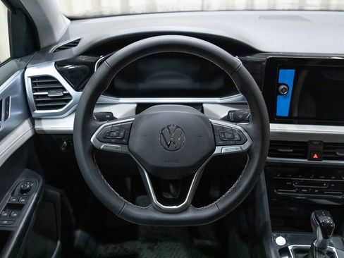 New 2026 Volkswagen Taos SE w/ Panoramic Sunroof Package AWD/4WD image 15