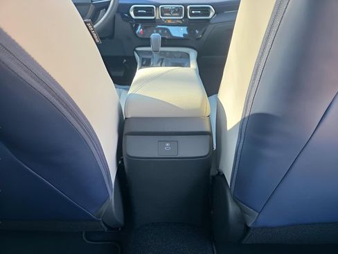 New 2026 Nissan Sentra SL w/ Floor Mat Package FWD image 9