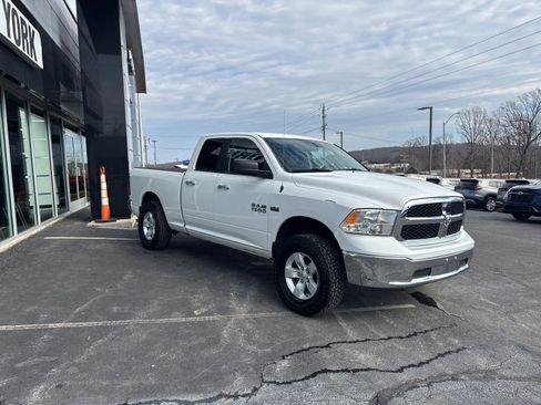 Used 2017 RAM 1500 Classic SLT image 4