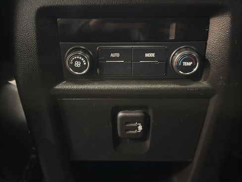 Used 2020 Chevrolet Traverse LT image 14