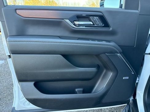 Used 2025 GMC Yukon Denali image 21