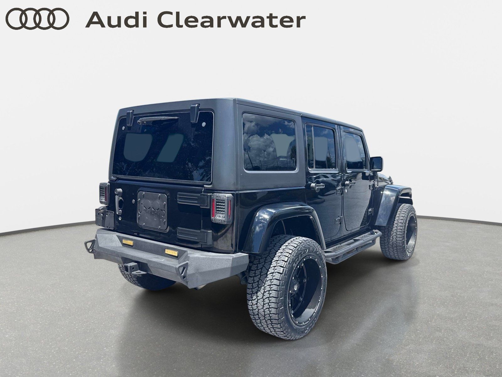Used 2017 Jeep Wrangler Unlimited Sahara AWD/4WD image 4