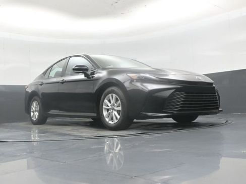 Used 2025 Toyota Camry LE image 45