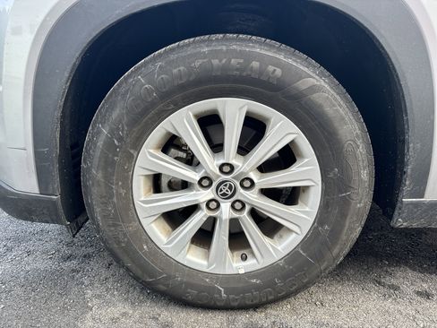 Used 2025 Toyota Grand Highlander AWD image 11