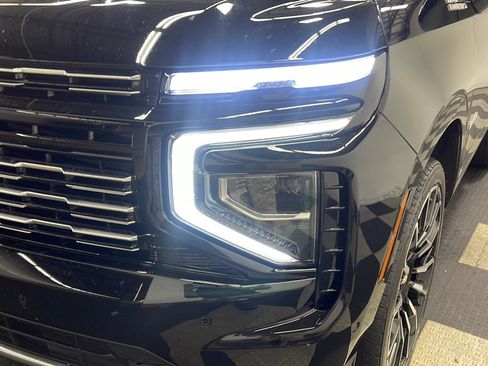 Used 2025 Chevrolet Tahoe High Country AWD/4WD image 28
