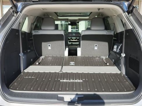 New 2026 Toyota Highlander Platinum image 25