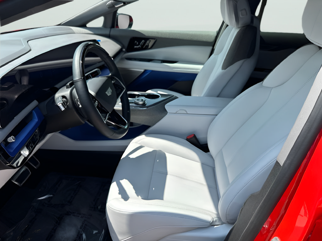 Certified 2025 Cadillac Optiq Sport 1 AWD/4WD image 24