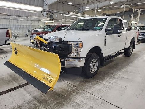 Used 2022 Ford F250 XL w/ Power Equipment Group AWD/4WD image 3
