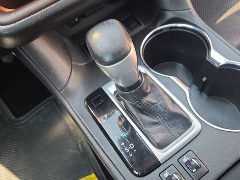 Used 2019 Toyota Highlander XLE FWD image 21