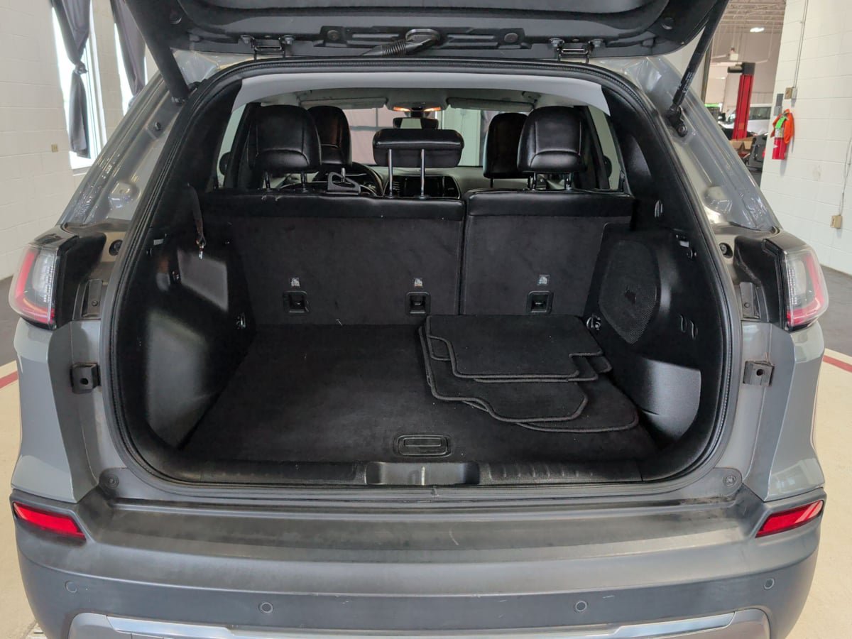Used 2019 Jeep Cherokee Limited AWD/4WD image 12