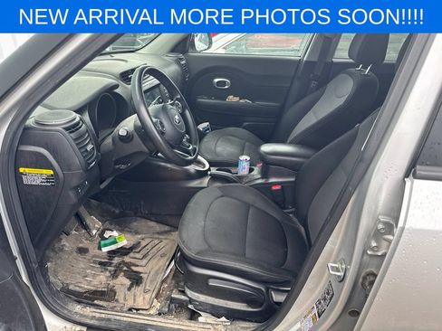 Used 2018 Kia Soul + FWD image 11