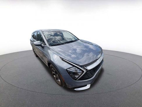 Used 2025 Kia Sportage LX image 2