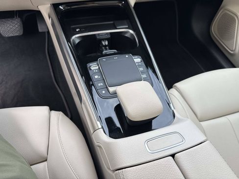 Used 2022 Mercedes-Benz GLB 250 4MATIC w/ Premium Package Lite image 27
