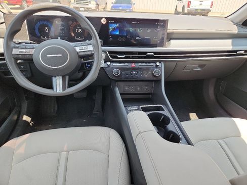 Used 2025 Hyundai Sonata SEL FWD image 9