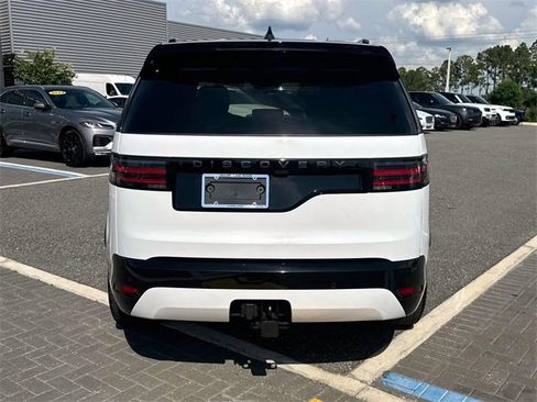 New 2024 Land Rover Discovery Dynamic SE image 5