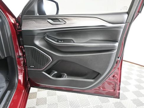 Used 2022 Jeep Grand Cherokee Overland AWD/4WD image 12