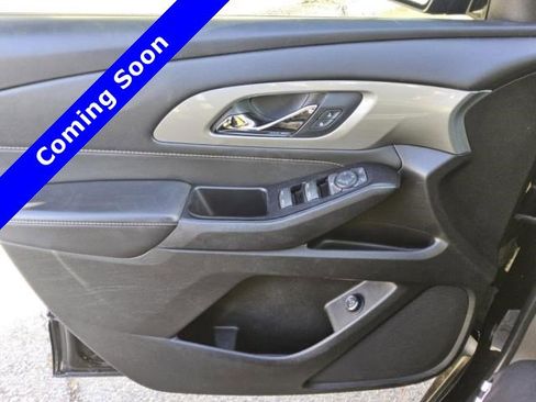 Used 2020 Chevrolet Traverse LT image 17