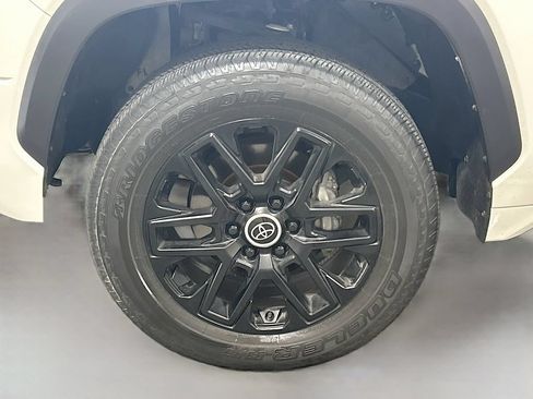 Used 2024 Toyota Tundra Limited AWD/4WD image 30