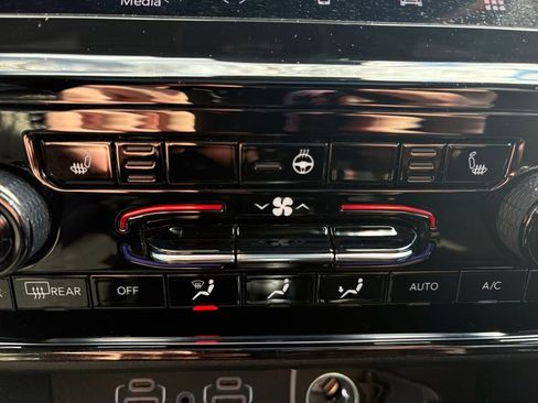 Used 2023 Jeep Grand Cherokee Altitude image 21