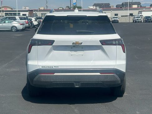 Used 2025 Chevrolet Equinox LT w/ Convenience Package II AWD/4WD image 4