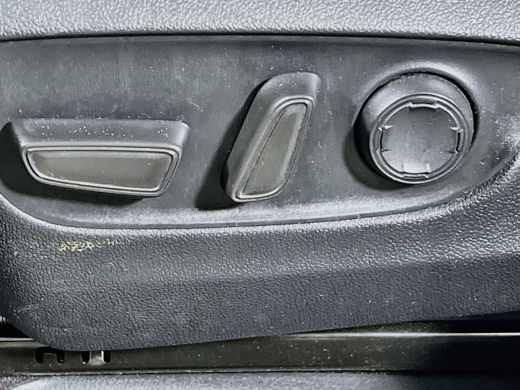 Used 2025 Toyota Sienna XLE FWD image 16
