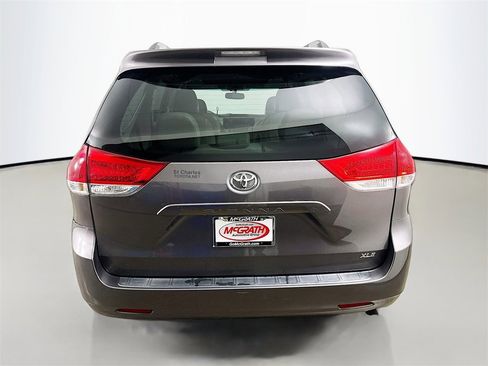 Used 2013 Toyota Sienna XLE image 18