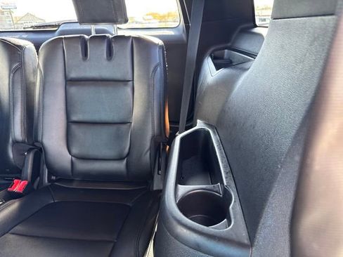 Used 2016 Ford Explorer XLT w/ Equipment Group 202A AWD/4WD image 31