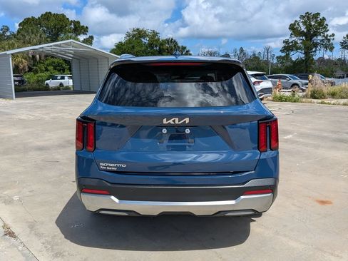Certified 2025 Kia Sorento EX w/ Panoramic Sunroof Package FWD image 7