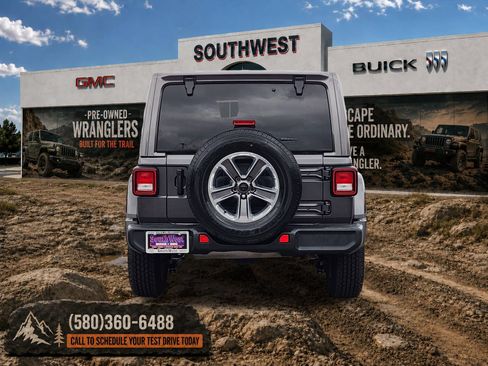 Used 2022 Jeep Wrangler Unlimited Sahara AWD/4WD image 8