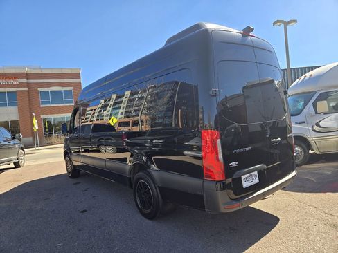 Used 2019 Mercedes-Benz Sprinter 2500 w/ Driver Convenience Package image 7