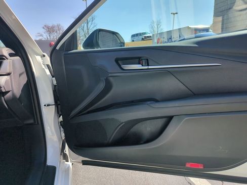Used 2025 Toyota Camry SE FWD image 33