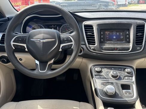 Used 2015 Chrysler 200 Limited FWD image 5