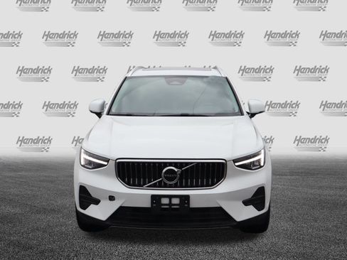 Certified 2025 Volvo XC40 B5 Core image 3