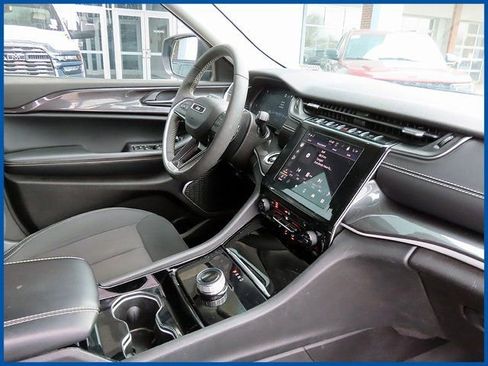 Certified 2023 Jeep Grand Cherokee Laredo w/ Luxury Tech Group I image 8