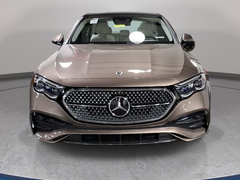 Used 2024 Mercedes-Benz E 350 4MATIC Sedan image 2