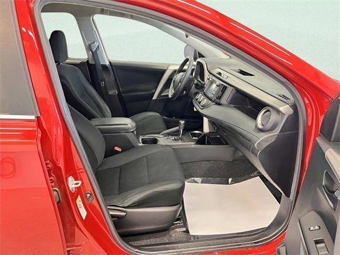 Used 2016 Toyota RAV4 LE image 6