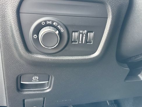 Used 2023 Jeep Grand Cherokee L Laredo AWD/4WD image 18