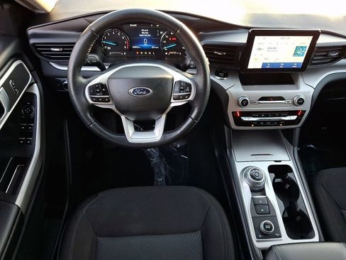 Certified 2022 Ford Explorer XLT w/ Class IV Trailer Tow Package image 12