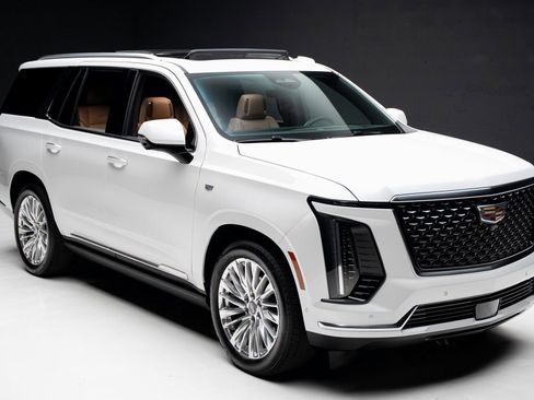 Used 2025 Cadillac Escalade Premium Luxury w/ Touring Package image 39