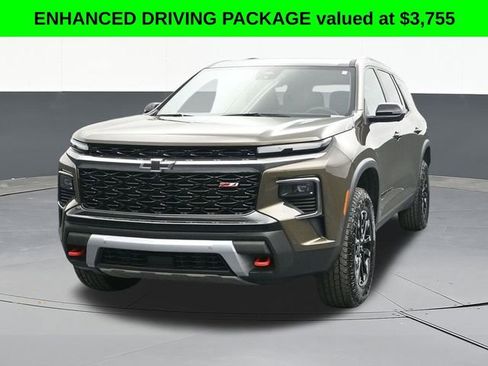 Used 2024 Chevrolet Traverse Z71 w/ Enhanced Driving Package image 2