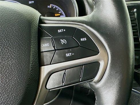 Used 2019 Jeep Grand Cherokee Limited w/ Luxury Group II image 12