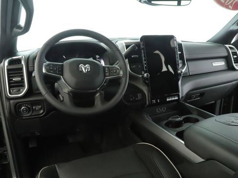 Used 2025 RAM 2500 Laramie AWD/4WD image 2
