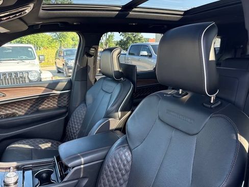 Used 2025 Jeep Grand Cherokee L Summit w/ Advanced Protech Group IV AWD/4WD image 9
