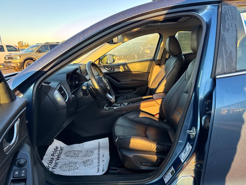 Used 2018 MAZDA MAZDA3 Grand Touring w/ Premium Equipment Package FWD image 33