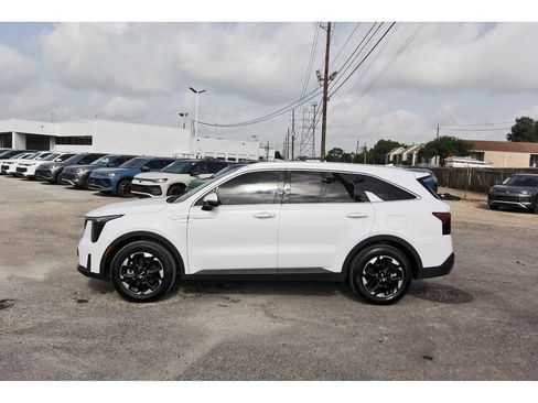 Used 2025 Kia Sorento S w/ Panoramic Sunroof Package FWD image 4